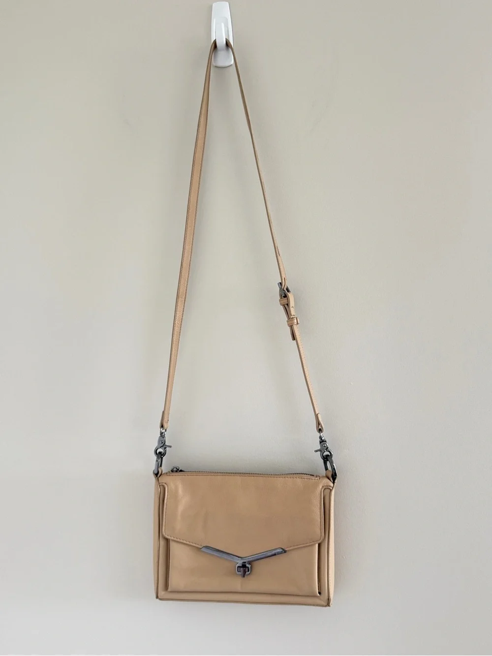 Botkier New York Leather Crossbody Bag Beige‎ Nude Neutral Should Bag Purse